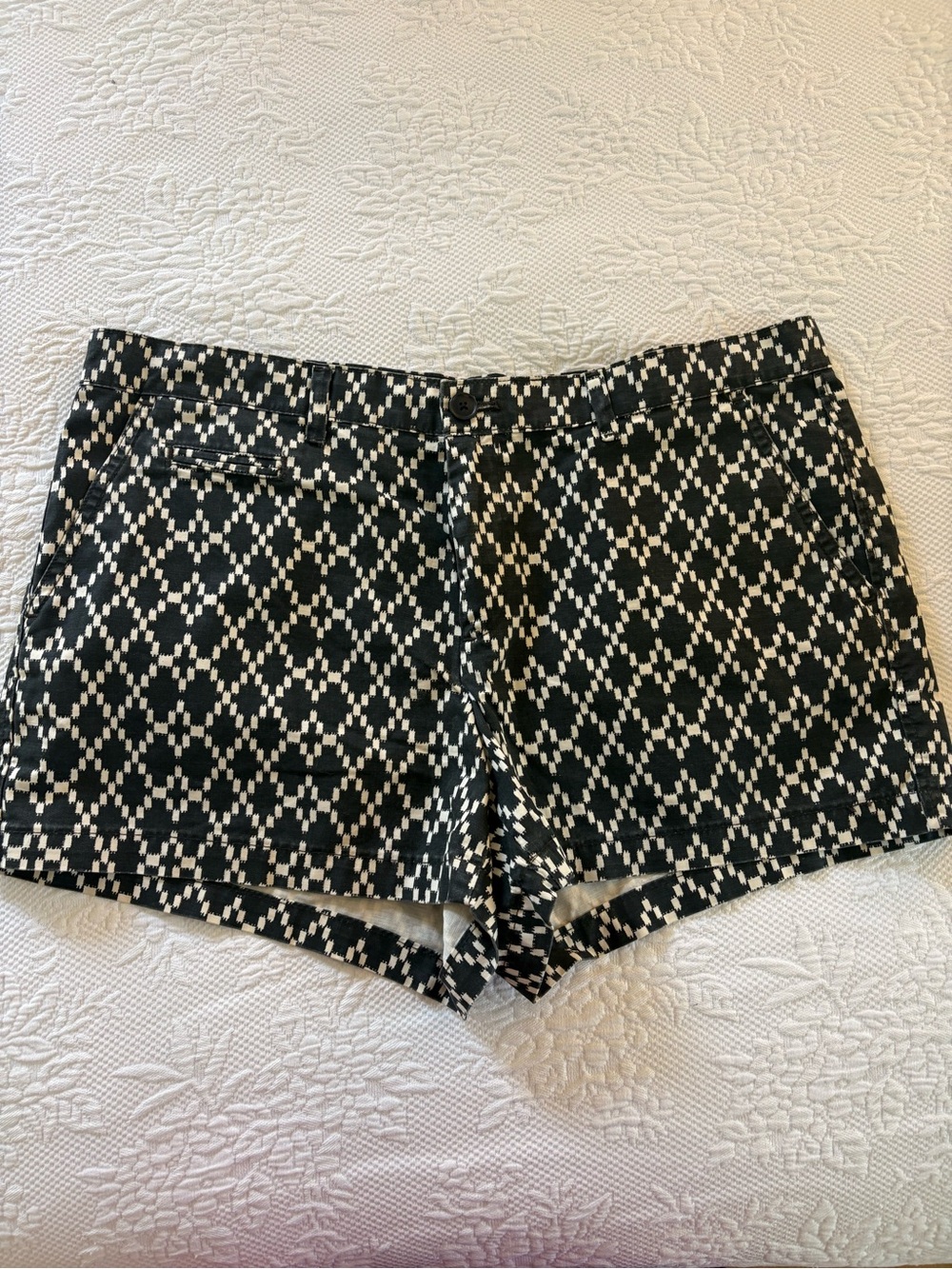 GAP Black & White Patterned Women's Shorts (size 14)